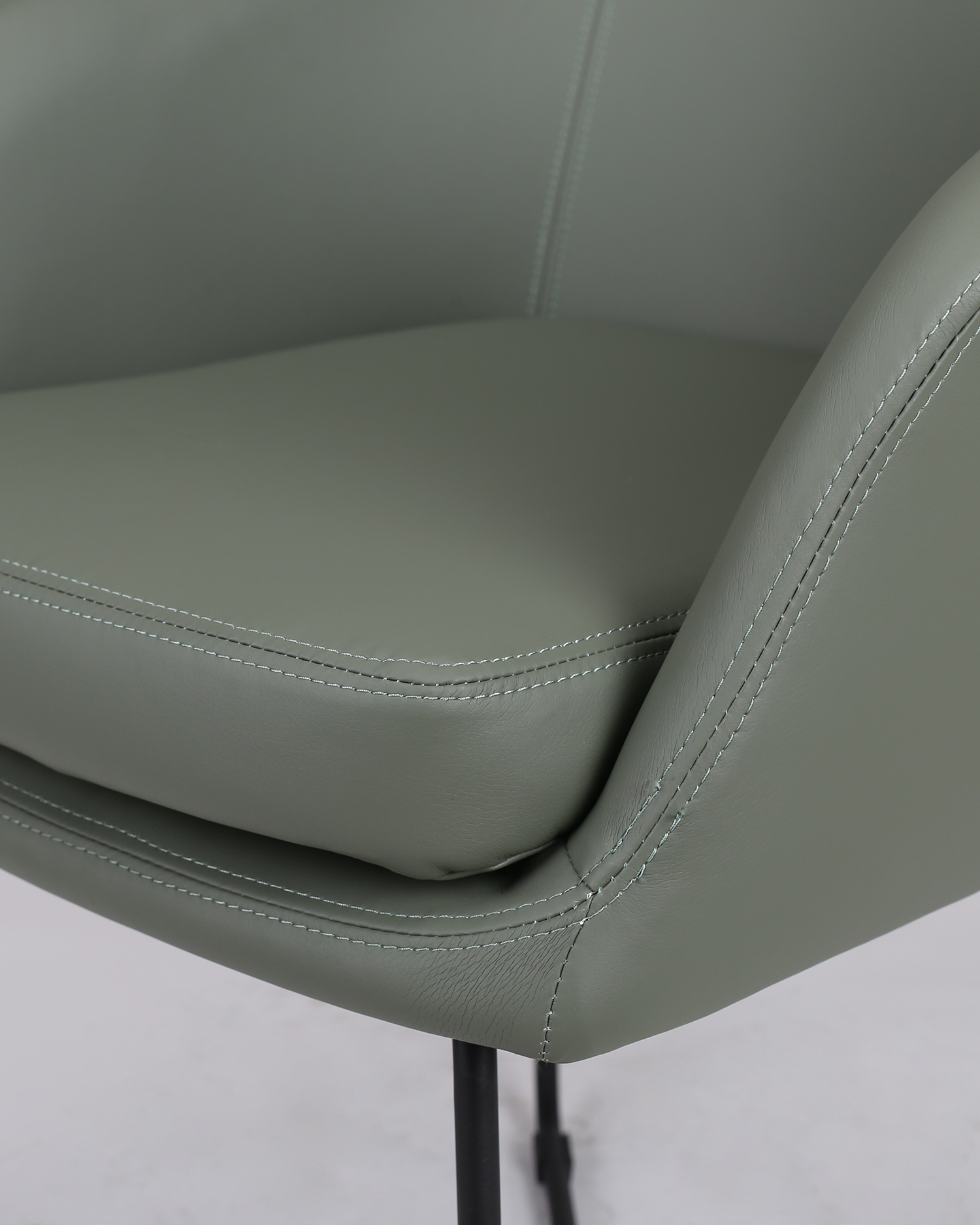 Moderné zelené čakacie kreslo Moderné zelené čakacie kreslo