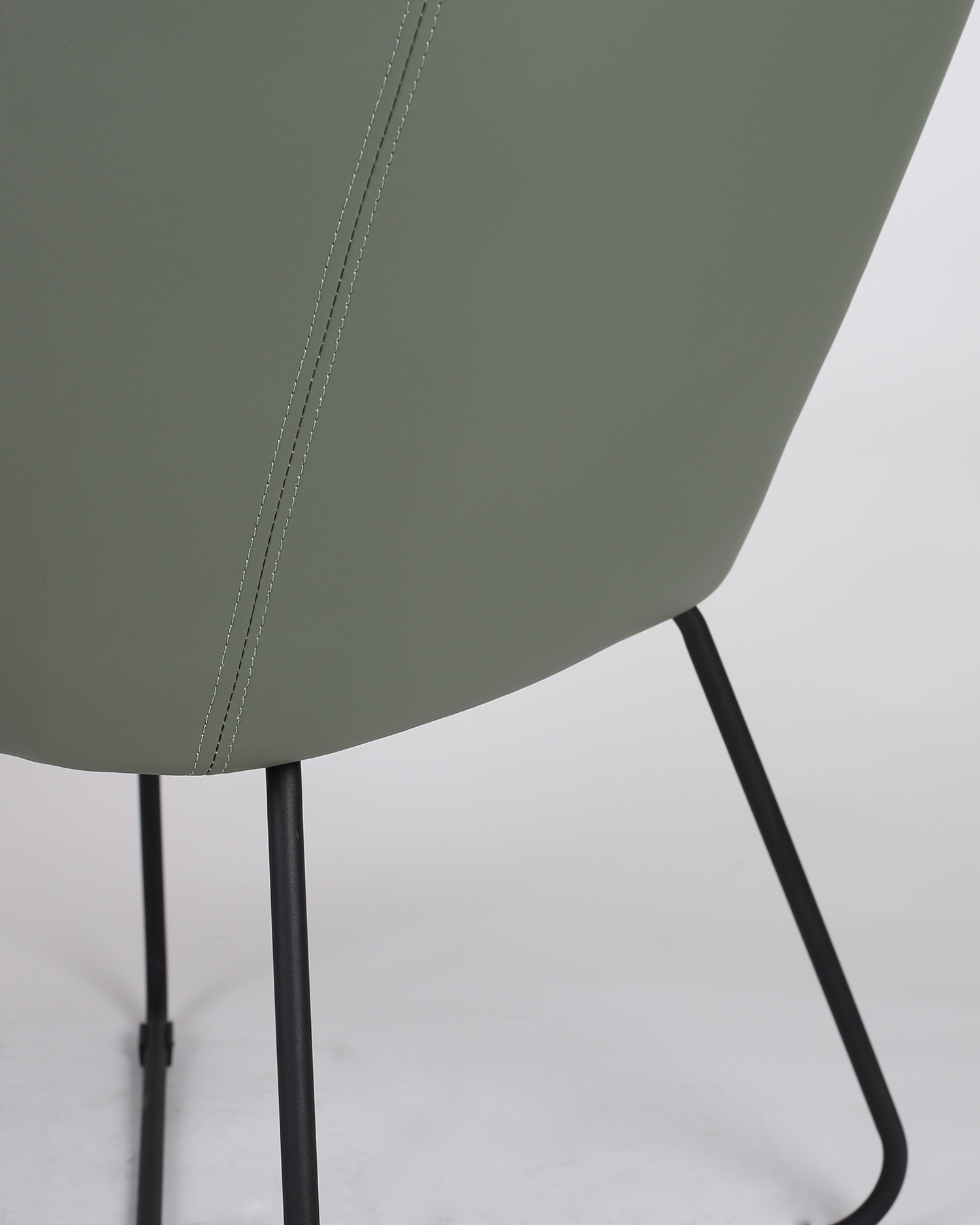 Moderné zelené čakacie kreslo Moderné zelené čakacie kreslo