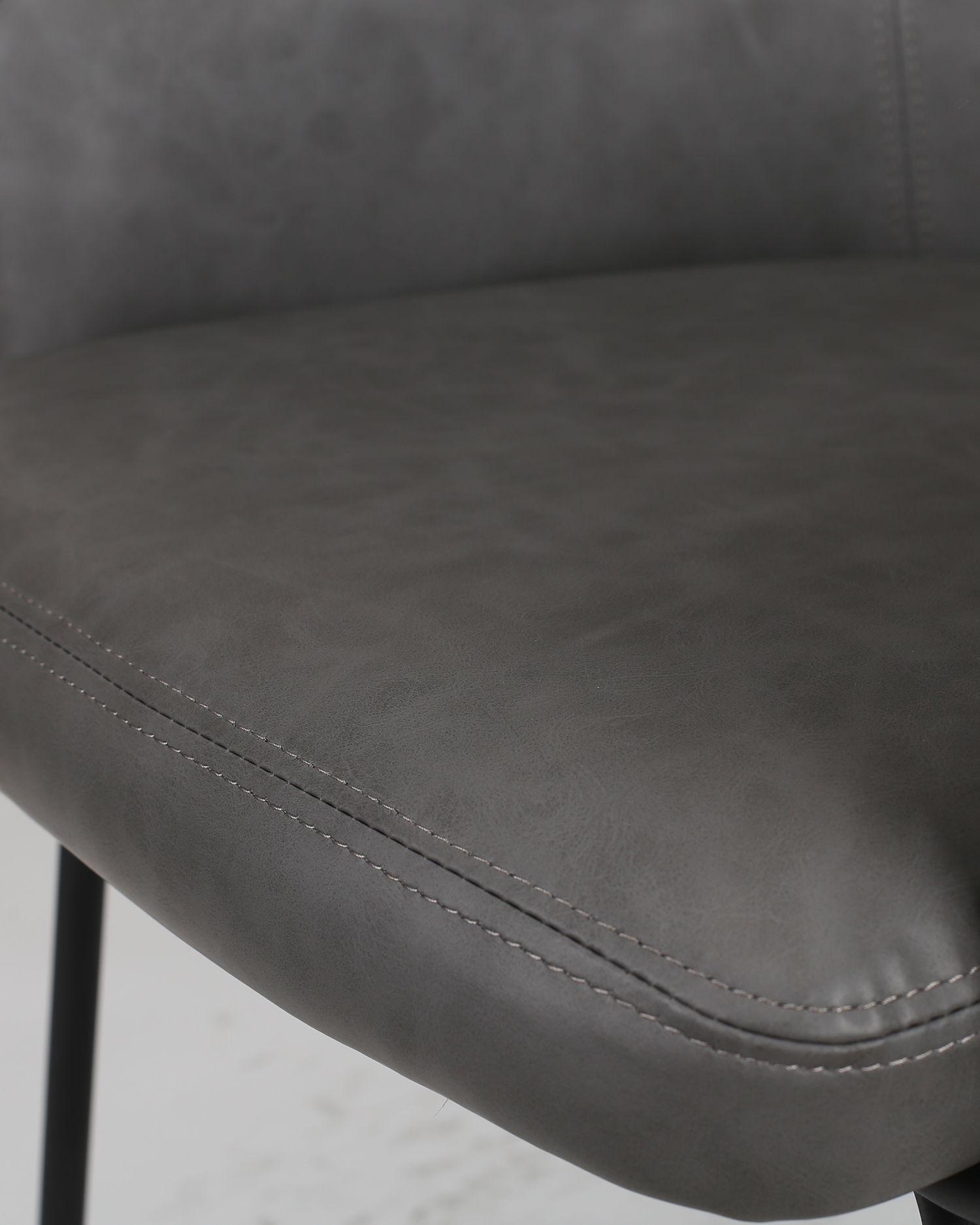 Kožená jedálenská stolička s rukou Kožená jedálenská stolička s rukou