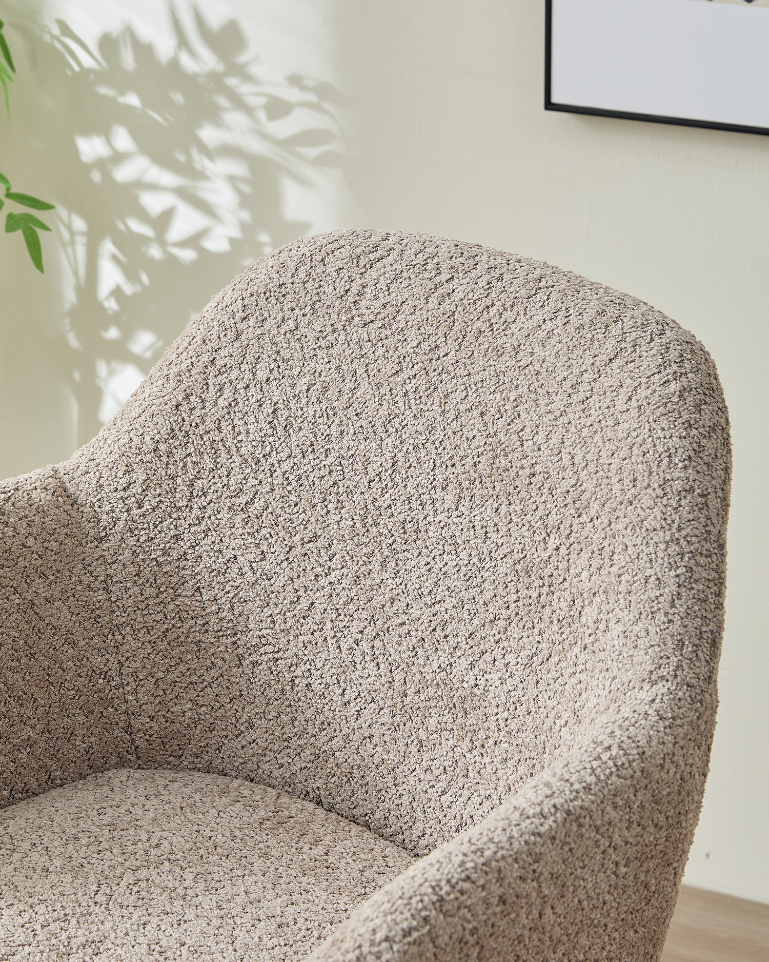 Mäkké čalúnené jedálenské kreslo Mäkké čalúnené jedálenské kreslo