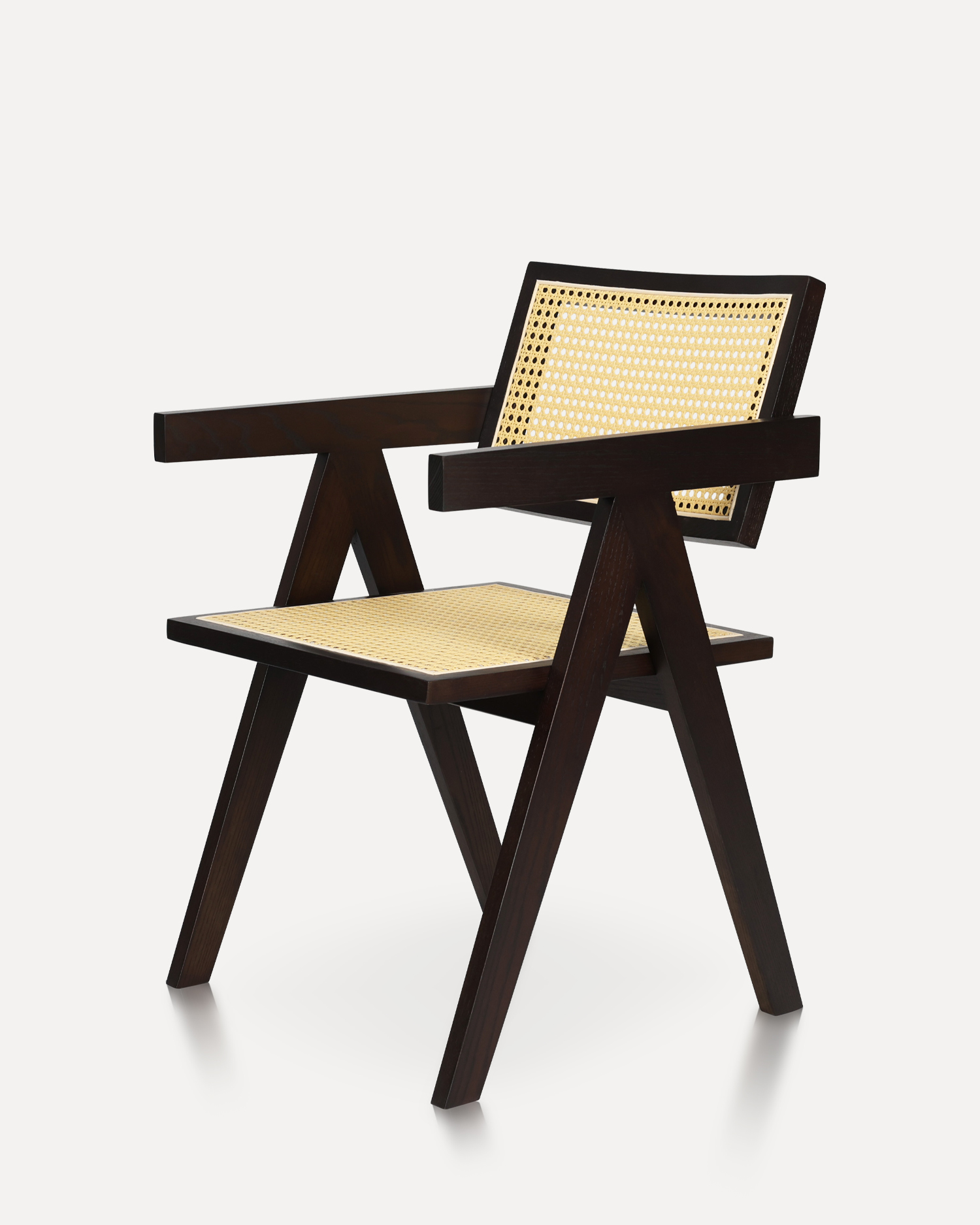 Minimalistické ratanové stoličky na drevo