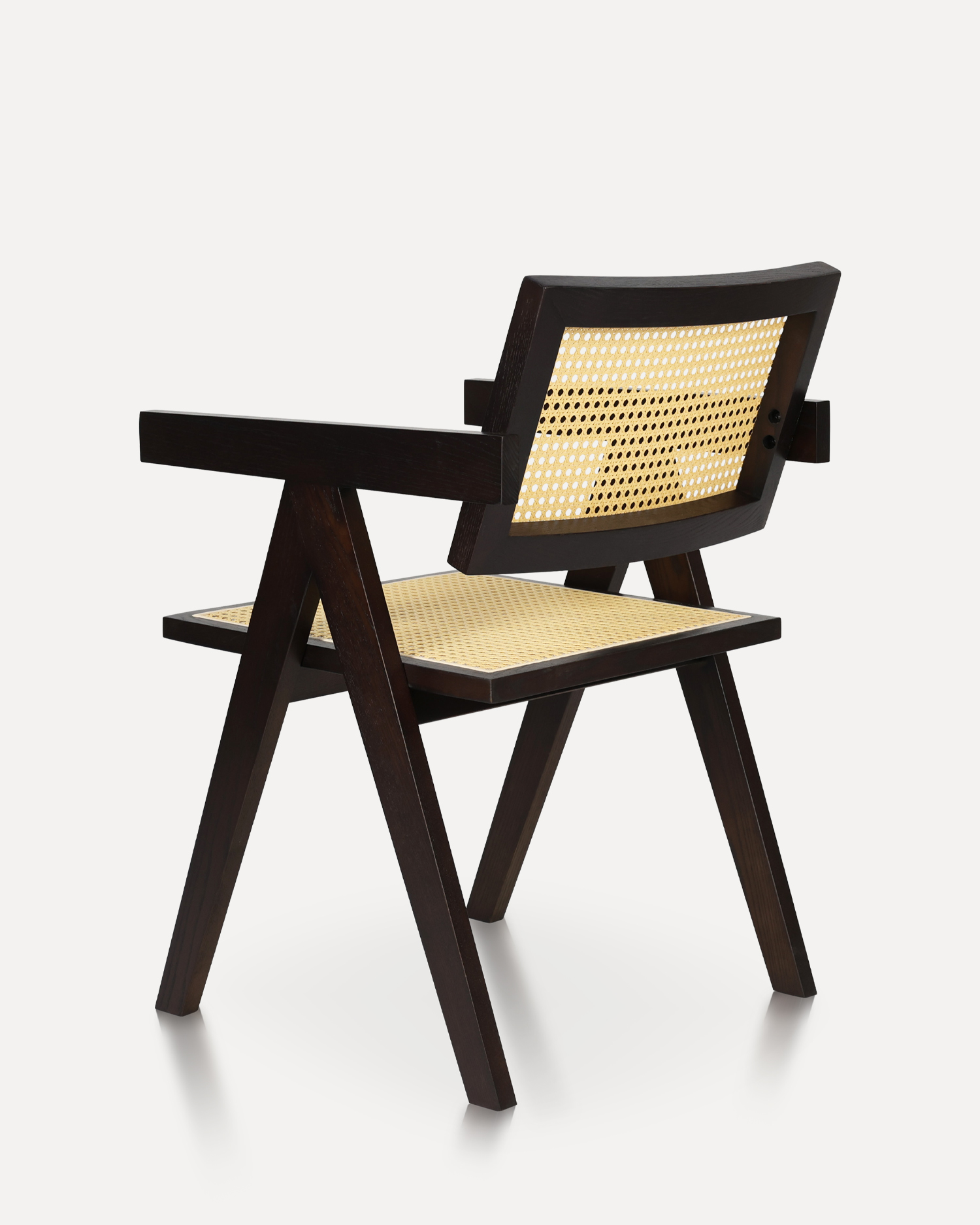 Minimalistické ratanové stoličky na drevo Minimalistické ratanové stoličky na drevo