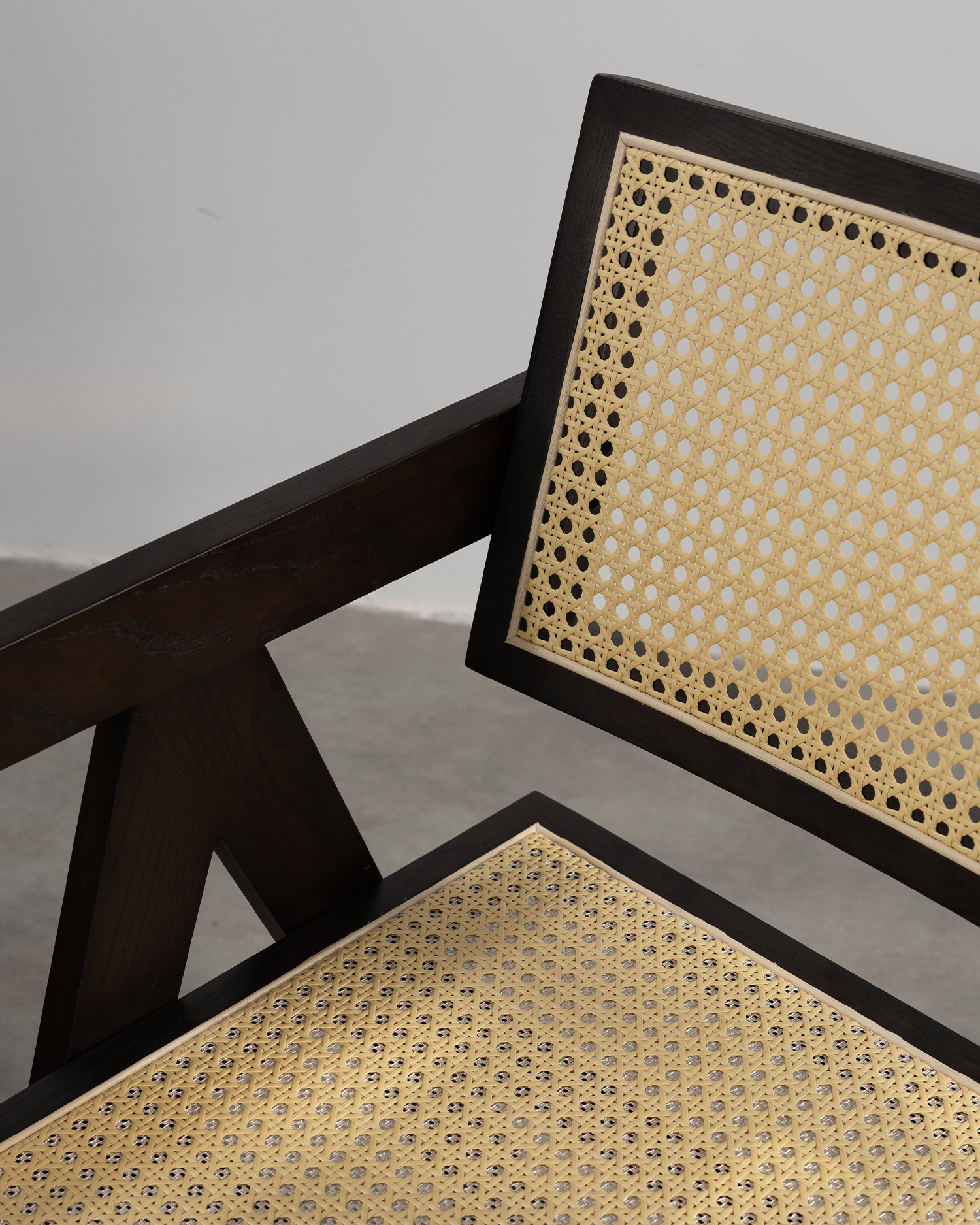 Minimalistické ratanové stoličky na drevo Minimalistické ratanové stoličky na drevo