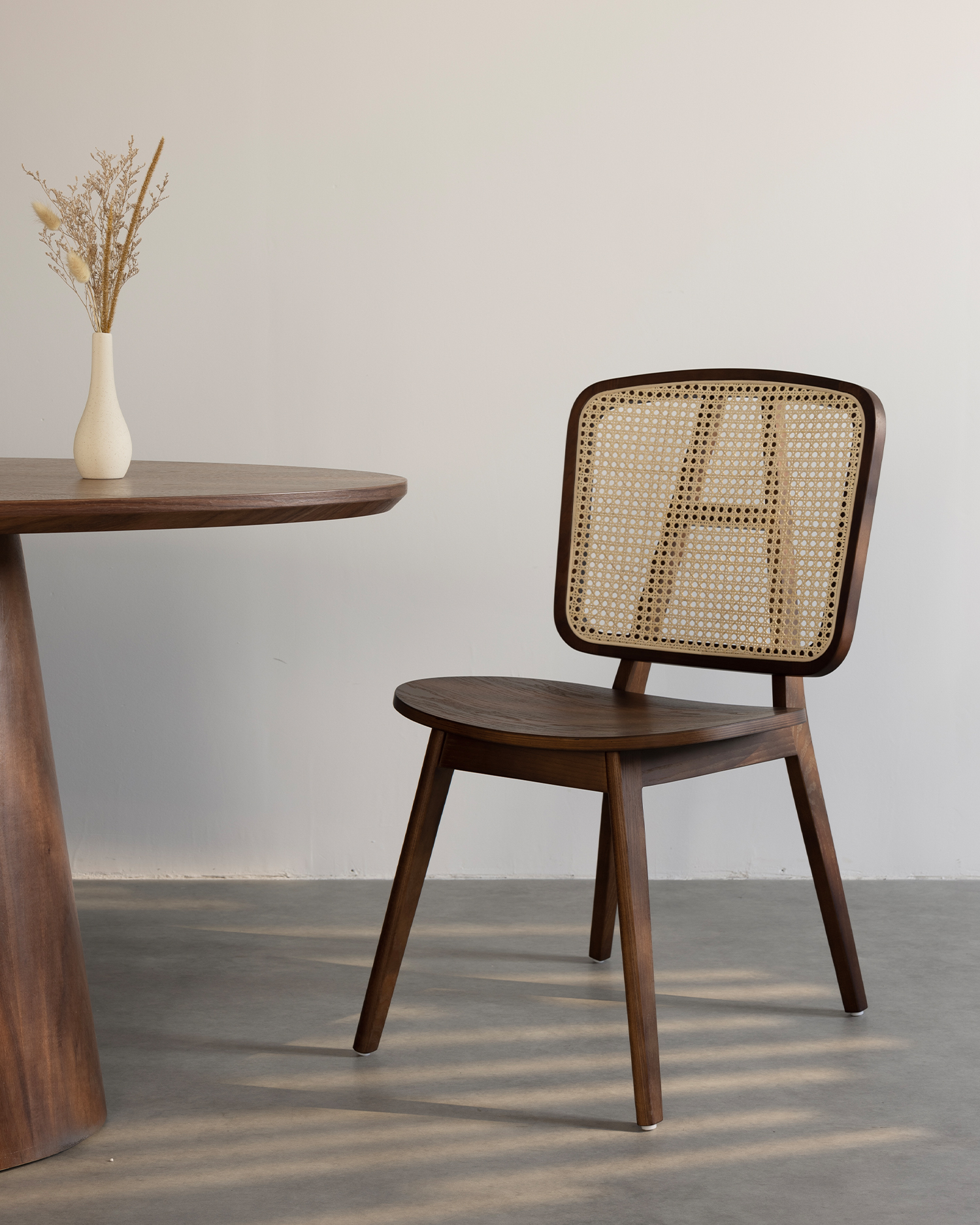 Vintage ratan zadné drevené stoličky Vintage ratan zadné drevené stoličky