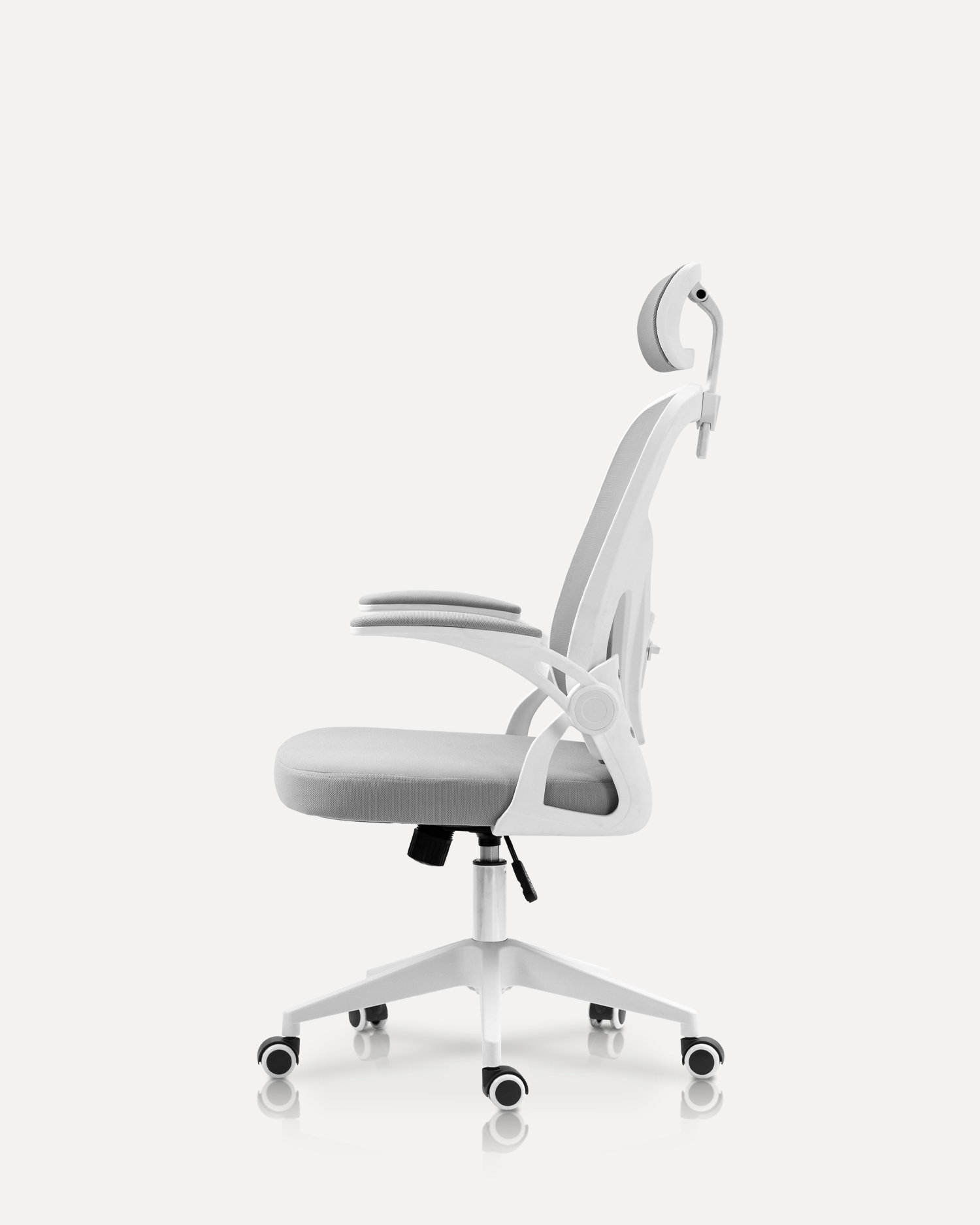 Kancelárska stolička s nastaviteľnou lakťovkou Kancelárska stolička s nastaviteľnou lakťovkou